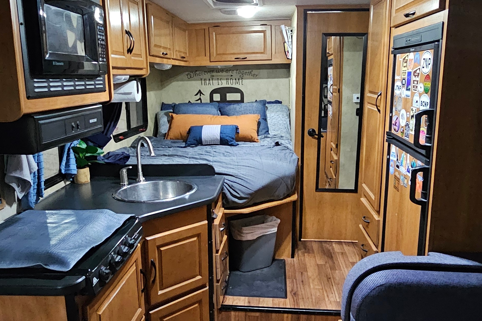 Thor Motor Coach 23a Class C - k -Unlimited miles