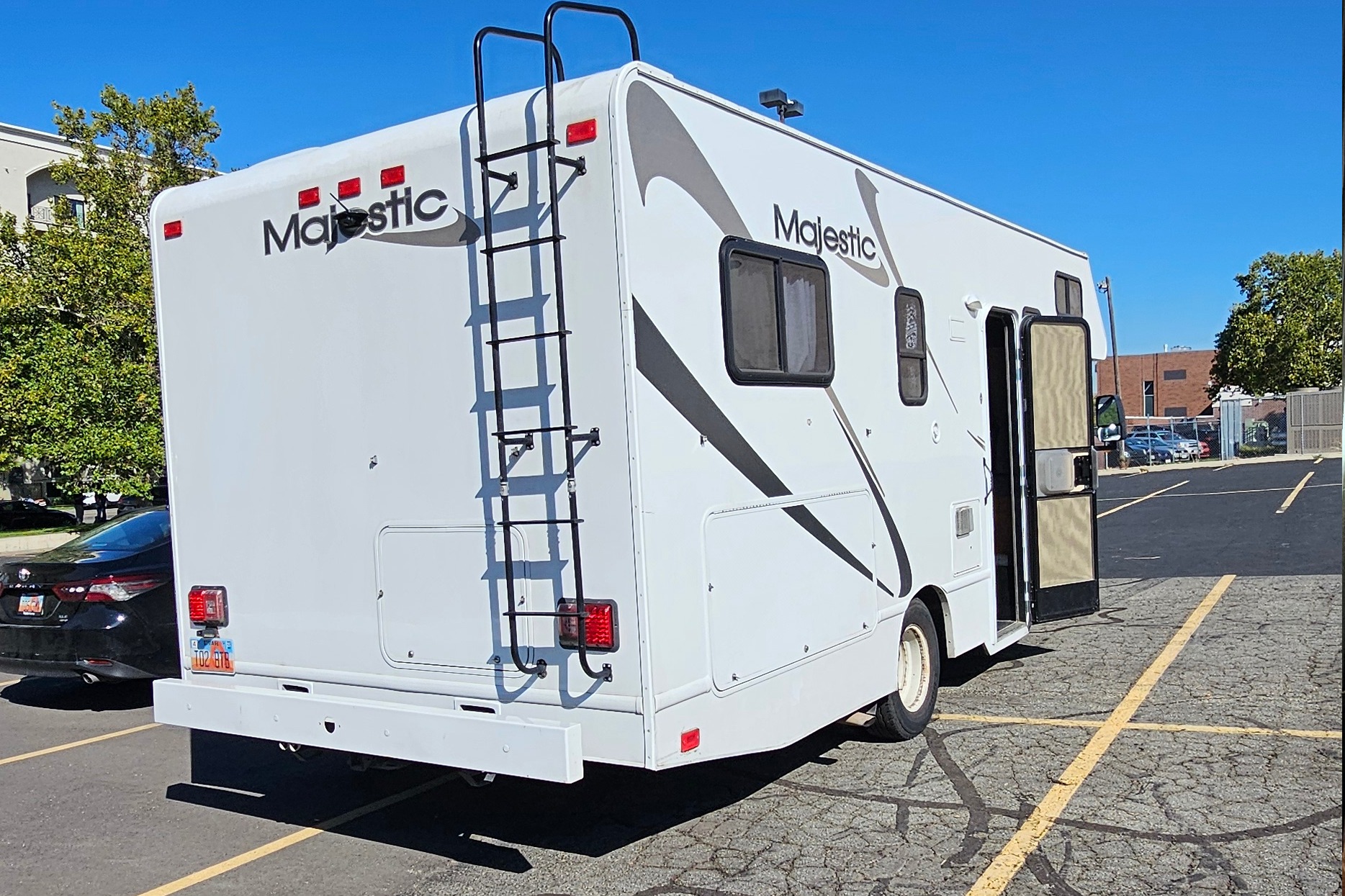 Thor Motor Coach 23a Class C - k -Unlimited miles