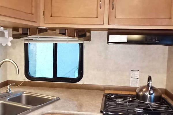 Adventurer 910db Truck Camper DELIVERY ONLY