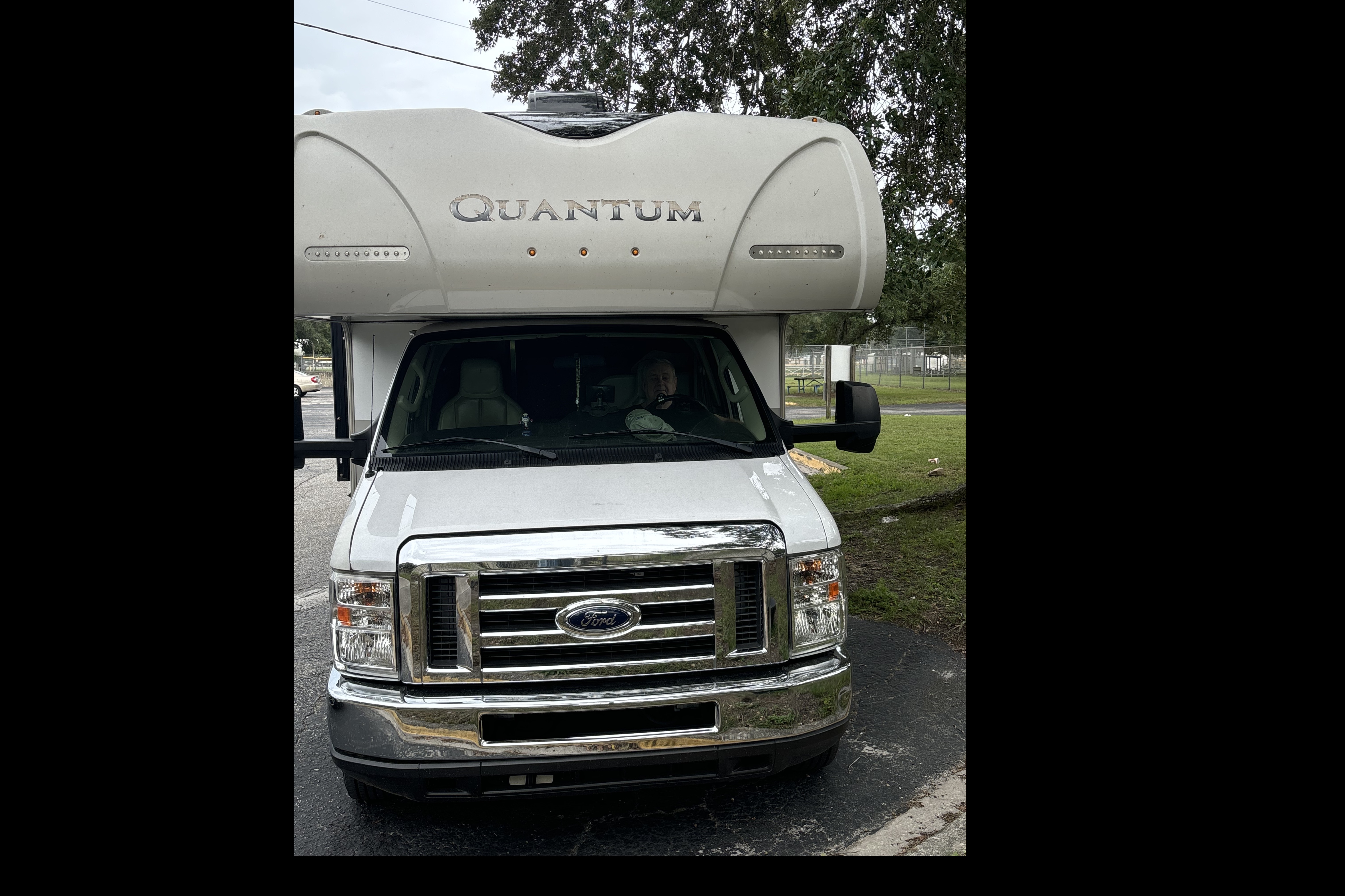 Mac’s Thor Motor Coach Quantum 31ws Class C