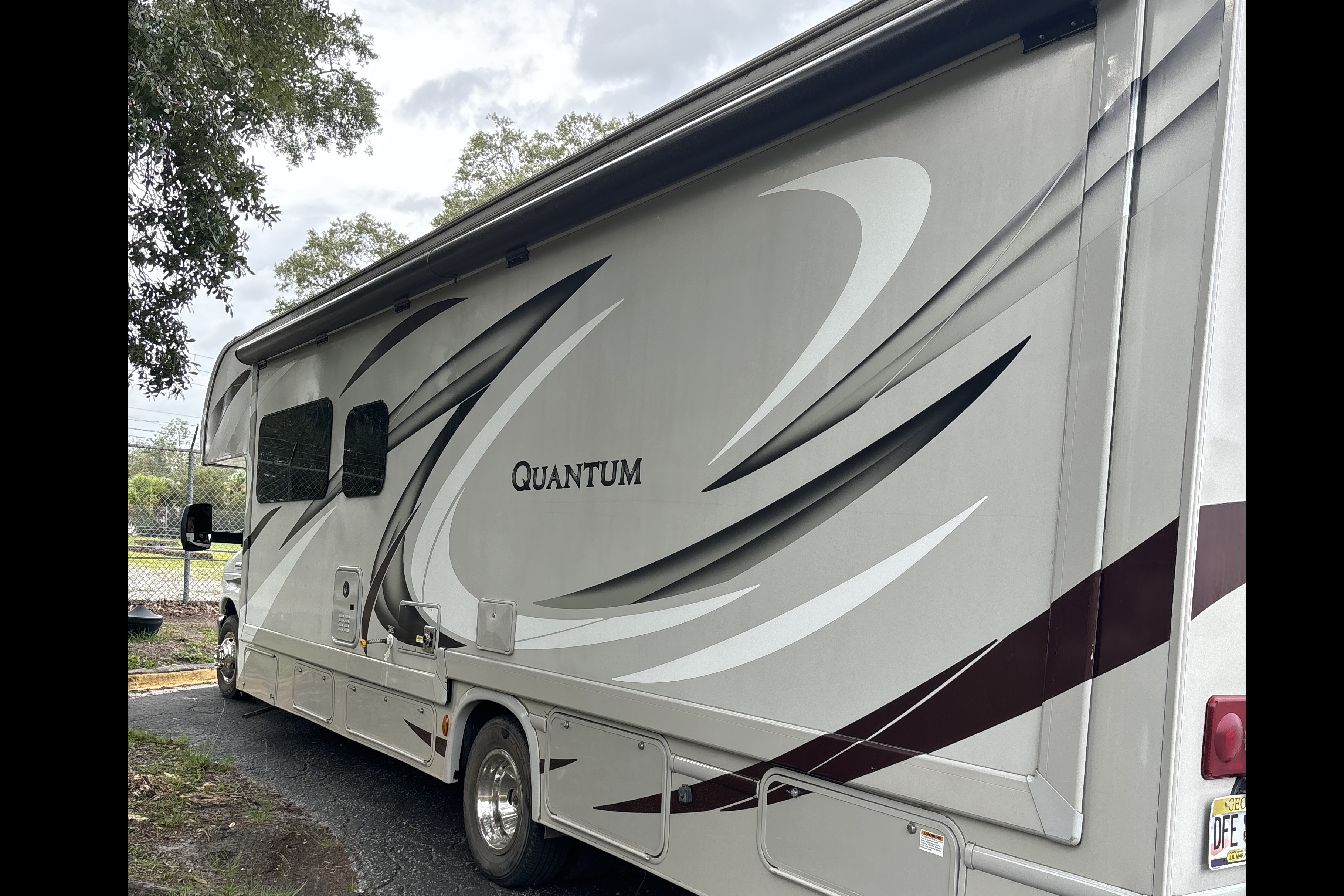 Mac’s Thor Motor Coach Quantum 31ws Class C