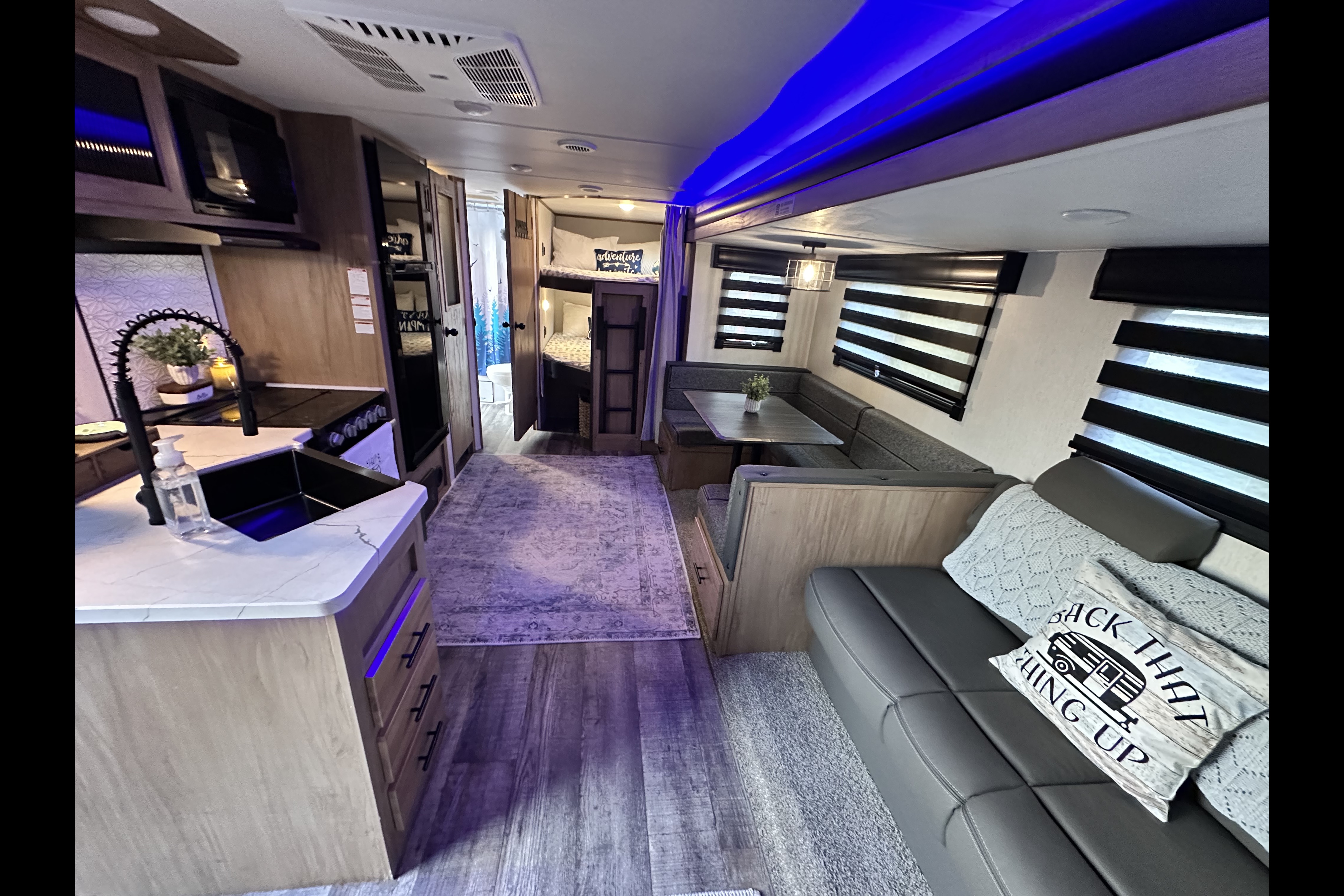 Bougie glamping! 2023 Alpha Wolf - sleeps 8, FULLY STOCKED!