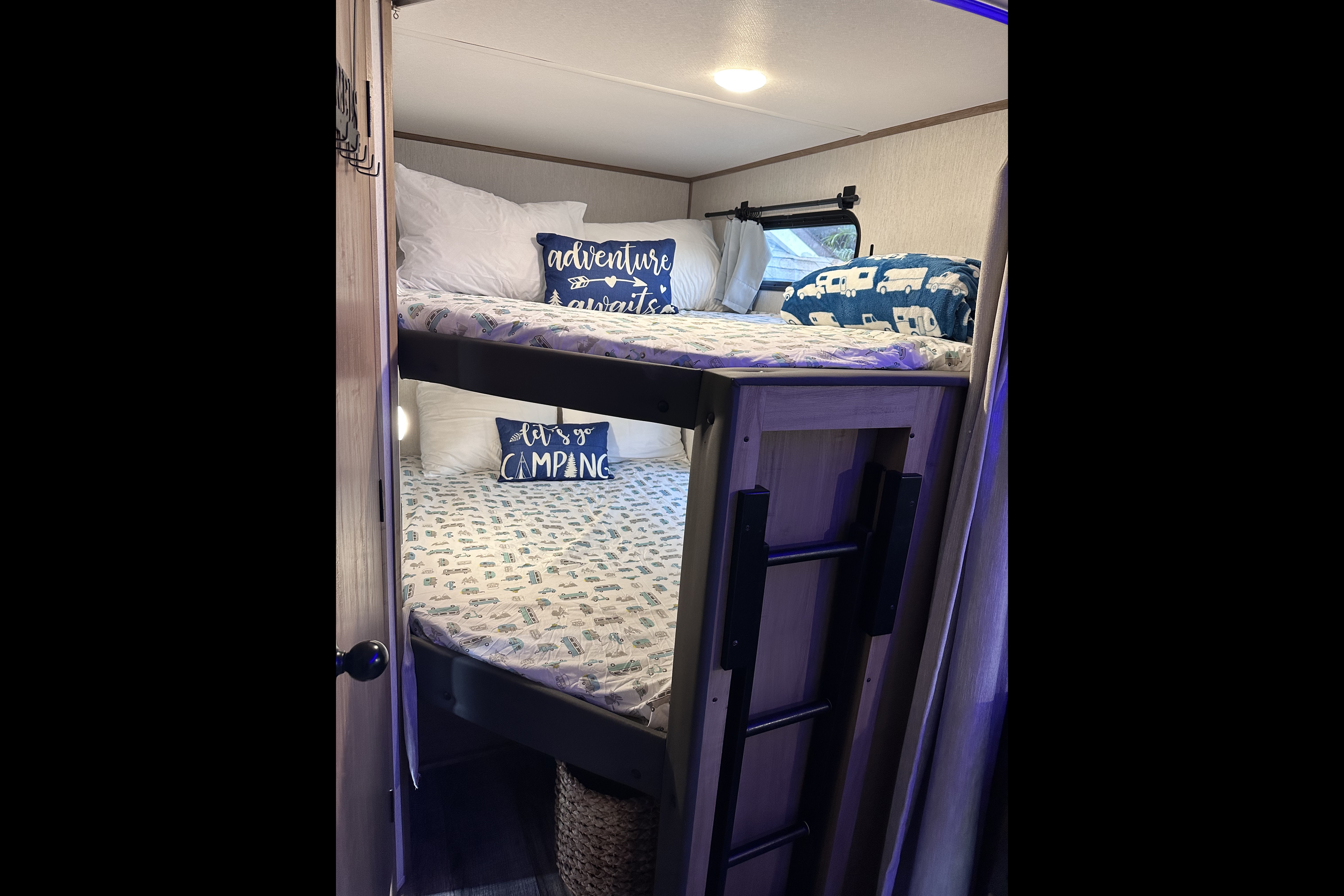 Bougie glamping! 2023 Alpha Wolf - sleeps 8, FULLY STOCKED!