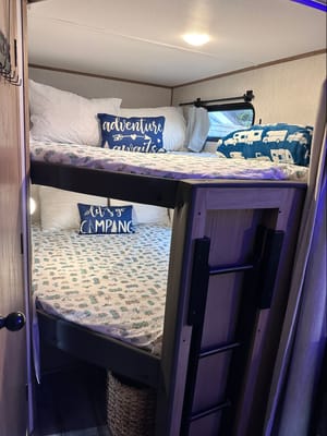Bougie glamping! 2023 Alpha Wolf - sleeps 8, FULLY STOCKED!