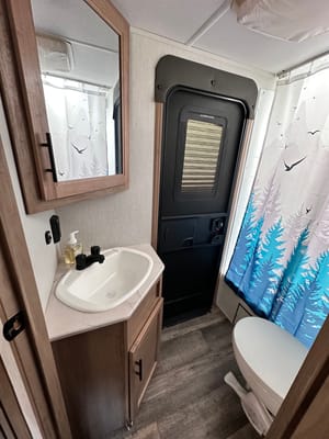 Bougie glamping! 2023 Alpha Wolf - sleeps 8, FULLY STOCKED!