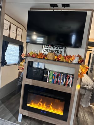 Bougie glamping! 2023 Alpha Wolf - sleeps 8, FULLY STOCKED!