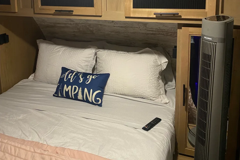 Bougie glamping! 2023 Alpha Wolf - sleeps 8, FULLY STOCKED!