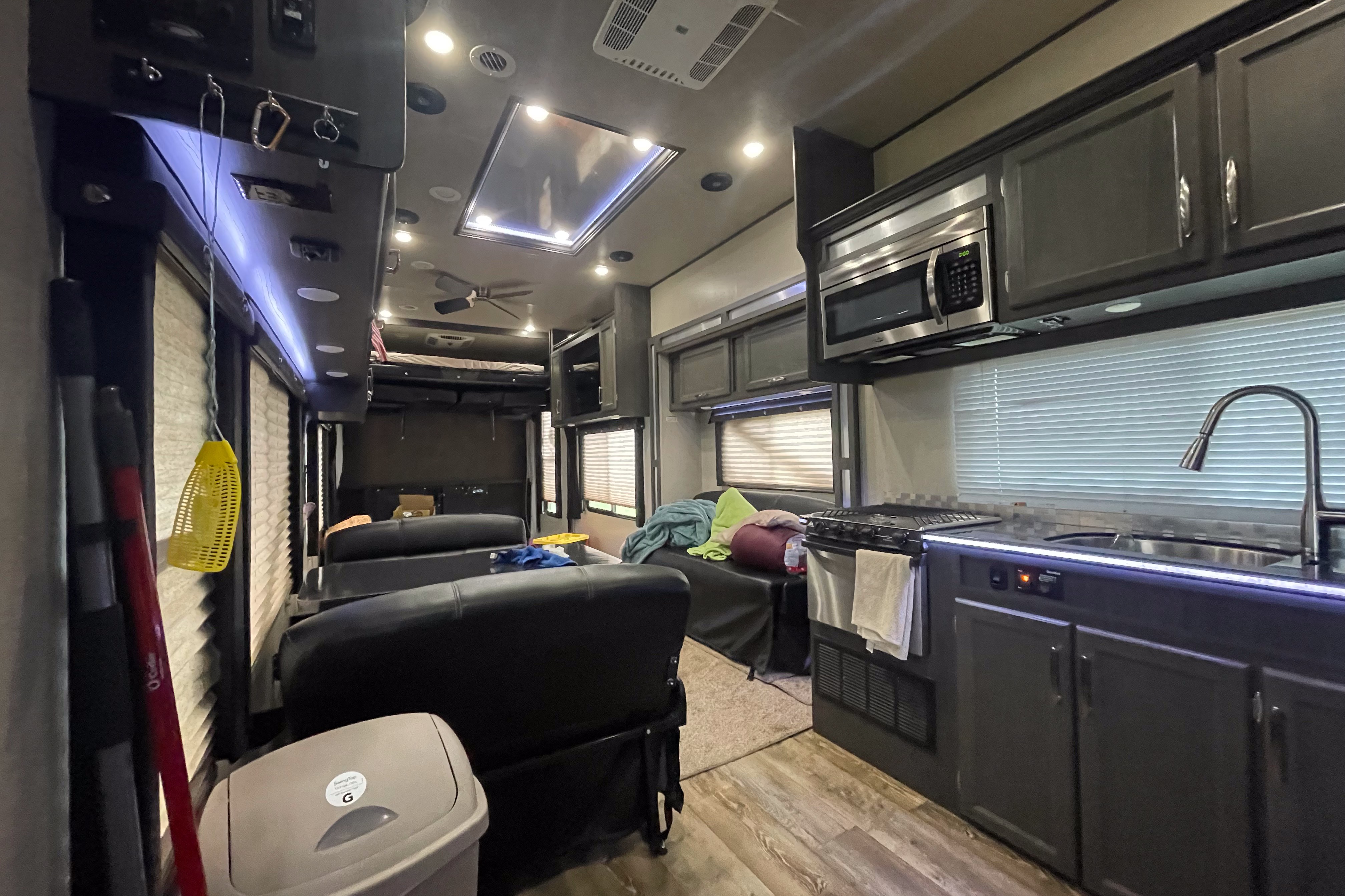 Ewa's Genesis Supreme Rv genesis supreme Fifth Wheel