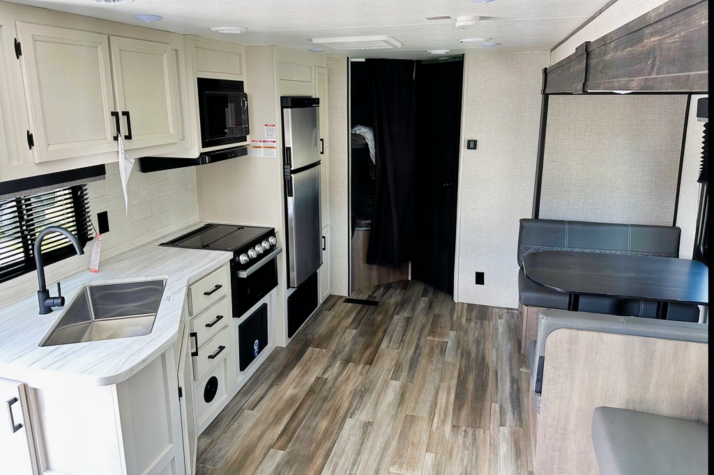 Mockingbird Rentals: Highland Ridge RV Open Range 26BHS Travel Trailer