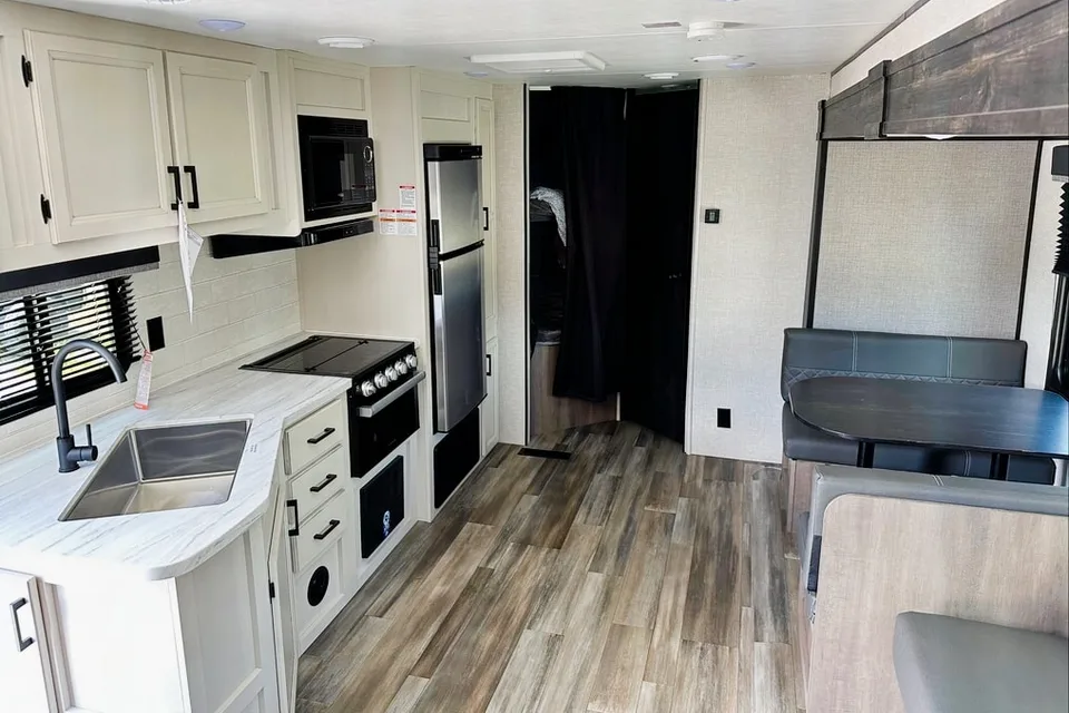 Mockingbird Rentals: Highland Ridge RV Open Range 26BHS Travel Trailer