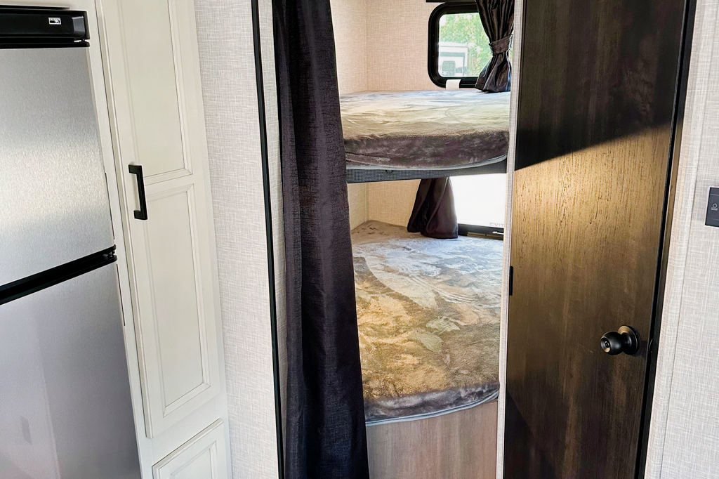 Mockingbird Rentals: Highland Ridge RV Open Range 26BHS Travel Trailer