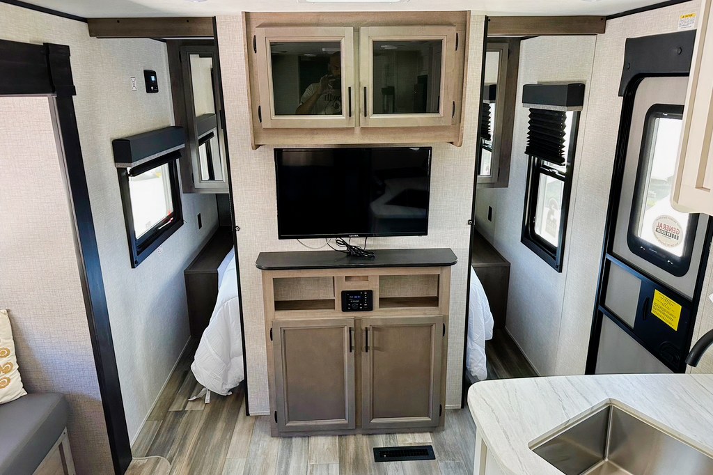 Mockingbird Rentals: Highland Ridge RV Open Range 26BHS Travel Trailer