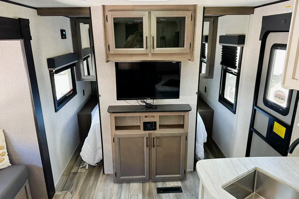 Mockingbird Rentals: Highland Ridge RV Open Range 26BHS Travel Trailer