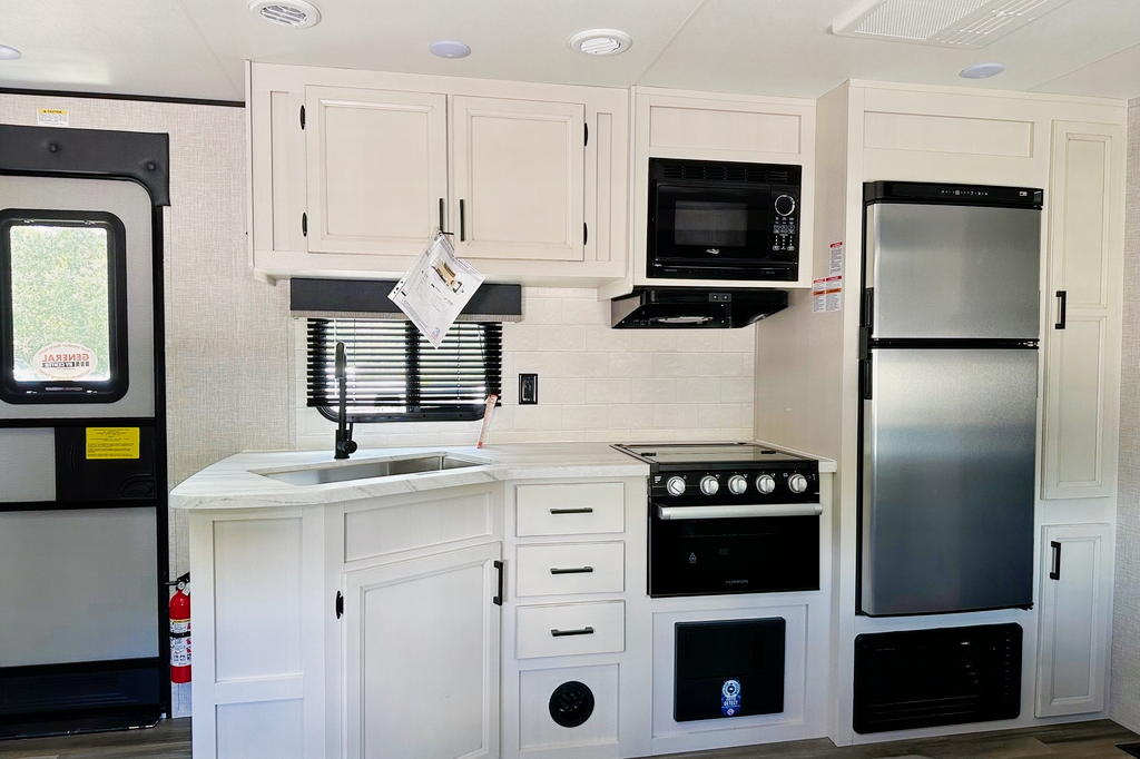 Mockingbird Rentals: Highland Ridge RV Open Range 26BHS Travel Trailer