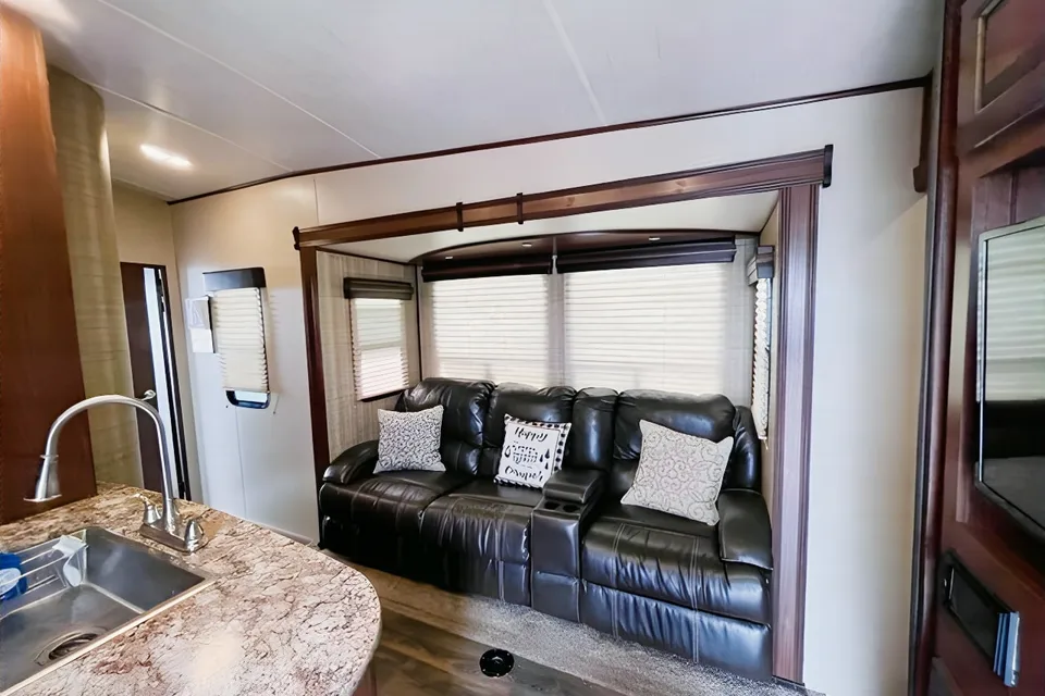 Traci's Heartland Torque T30 Toy Hauler