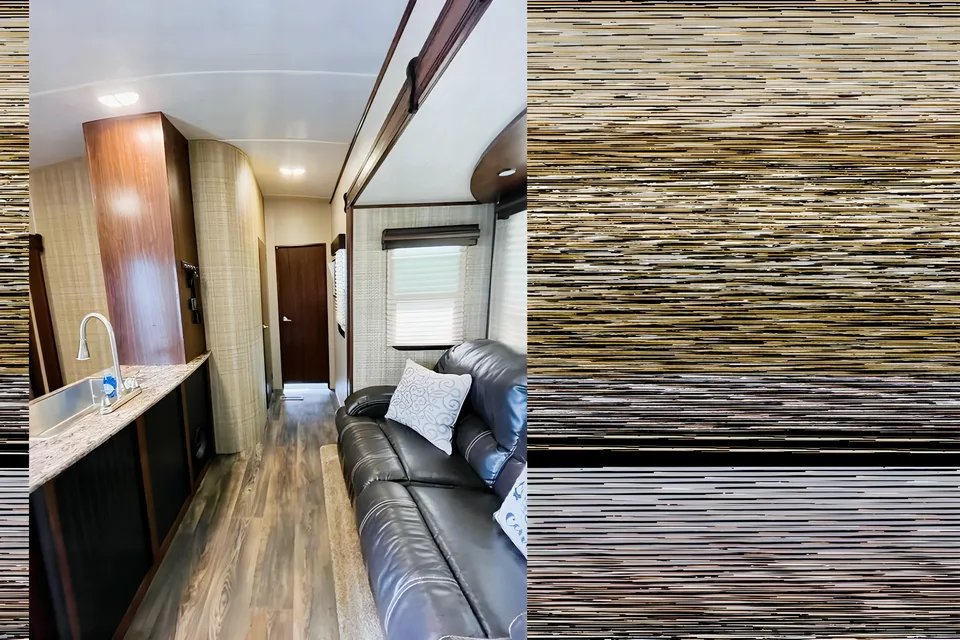 Traci's Heartland Torque T30 Toy Hauler