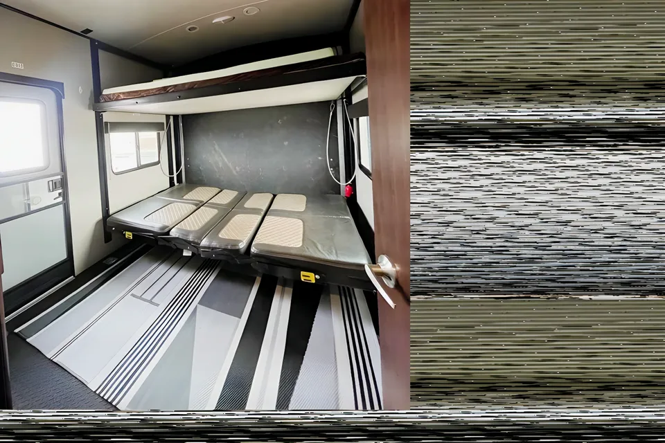 Traci's Heartland Torque T30 Toy Hauler