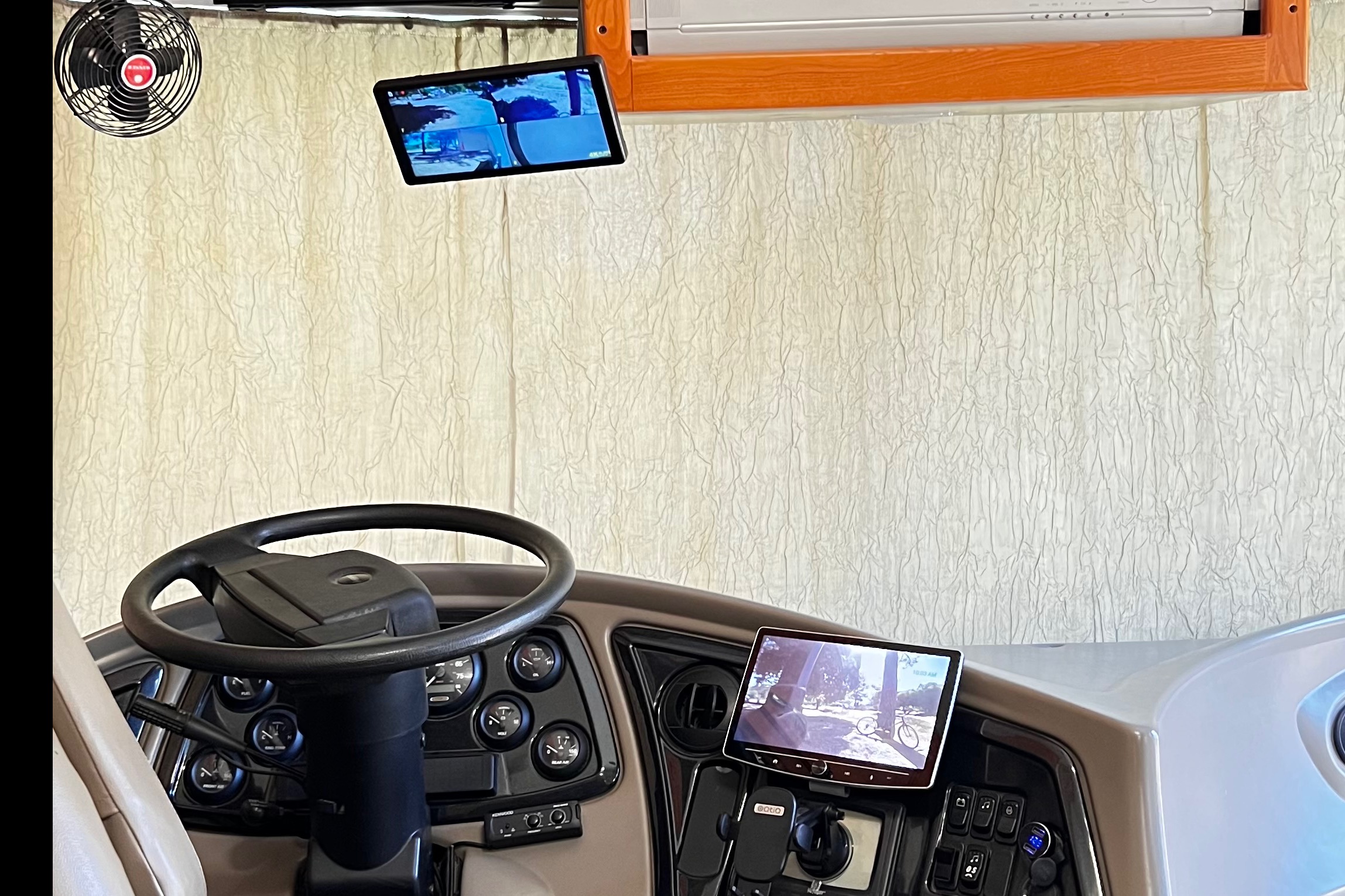 Christopher's Coachmen Cross Country 354MBS Class A