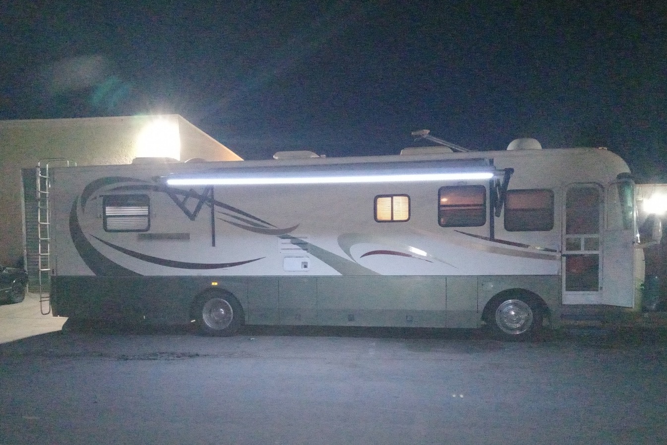 Christopher's Coachmen Cross Country 354MBS Class A