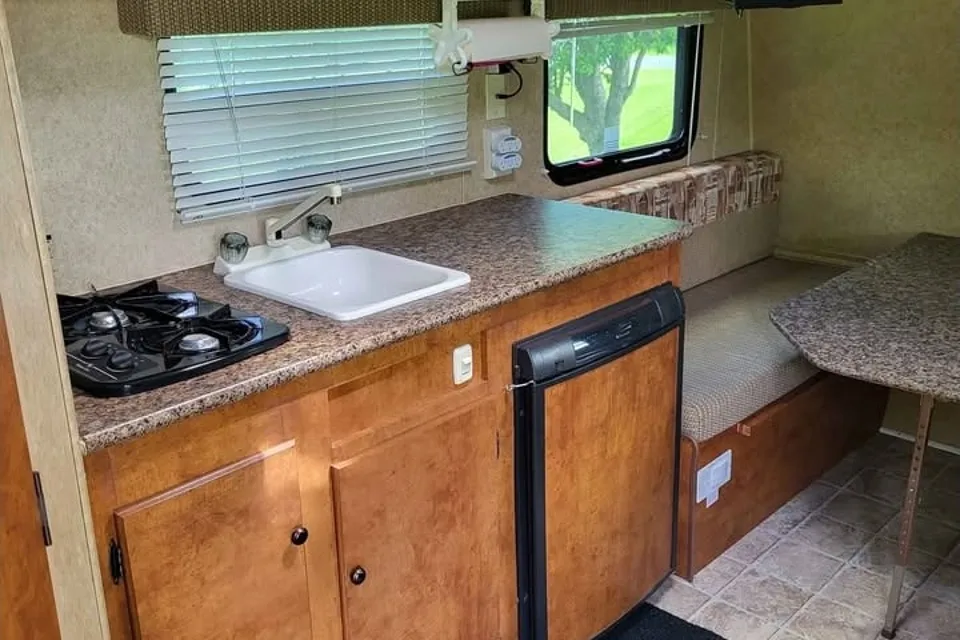 Easy Tow Skyline Layton  140 Travel Trailer
