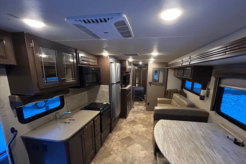 Mike’s Thor Windsport Class A Motor coach