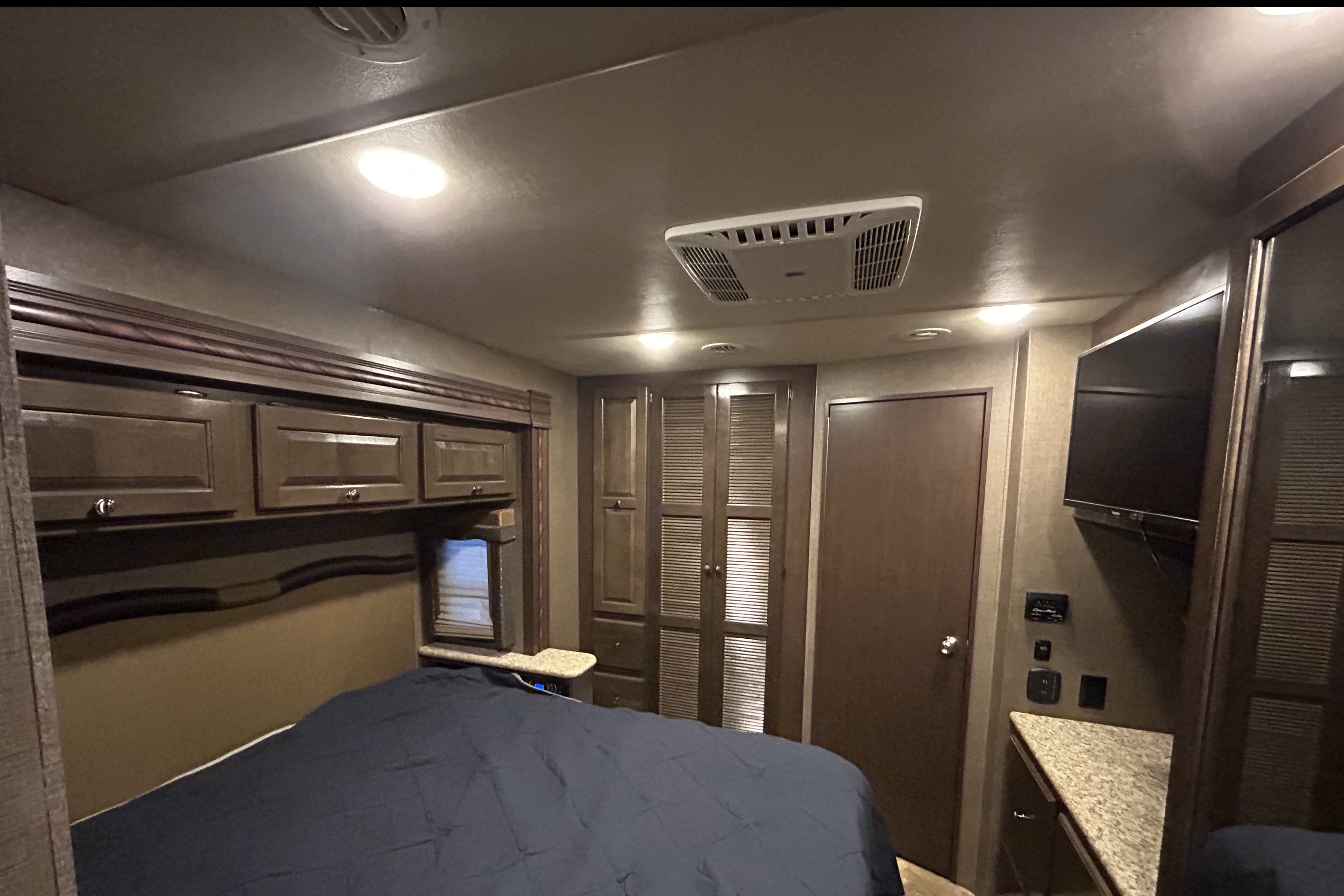Mike’s Thor Windsport Class A Motor coach
