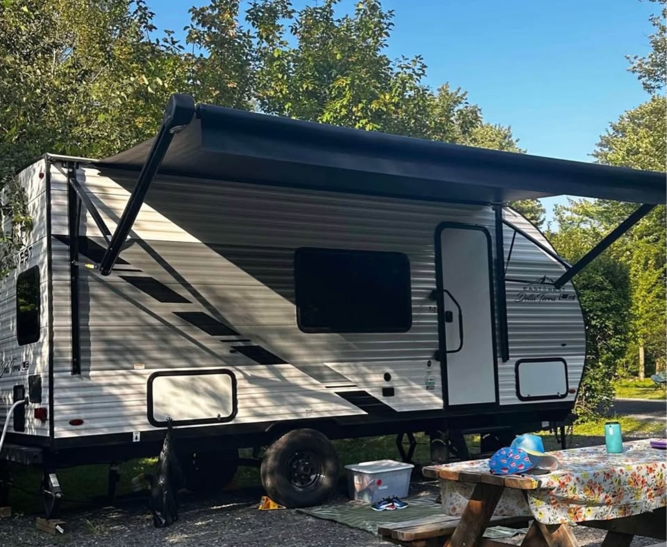Émilie's East to West Della Terra 170 Travel Trailer