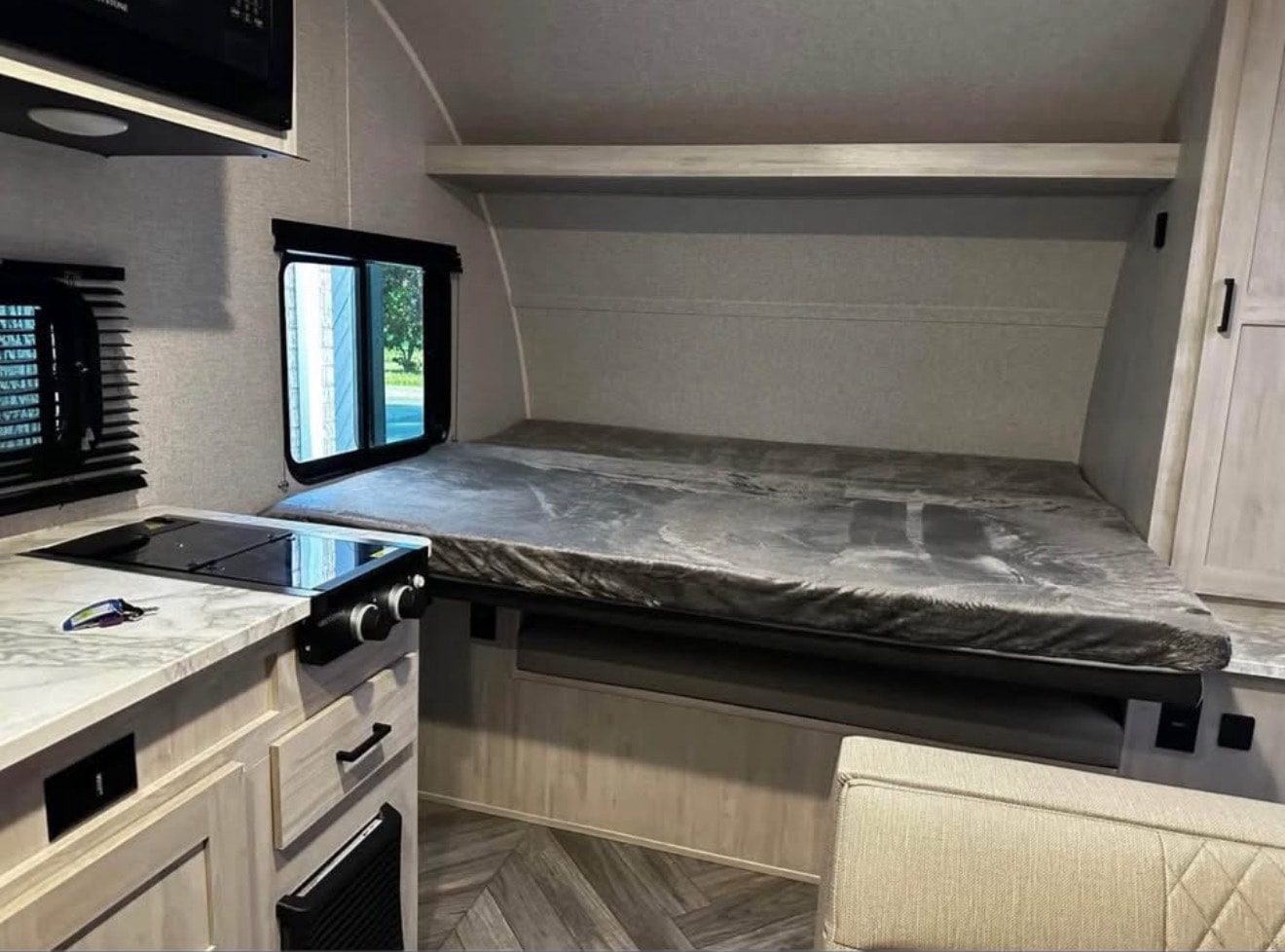 Émilie's East to West Della Terra 170 Travel Trailer