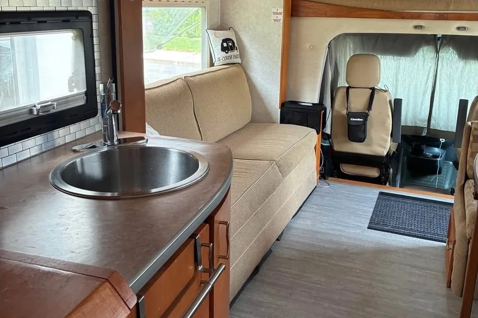 Larry's Gulf Stream Vista cruiser Class B