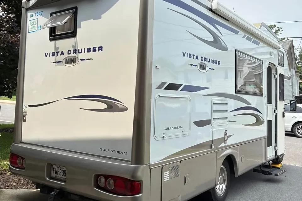 Larry's Gulf Stream Vista cruiser Class B