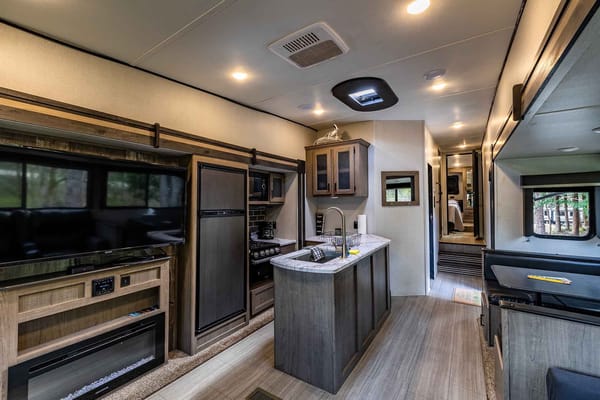 Austin's Keystone Hideout Fifth Wheel