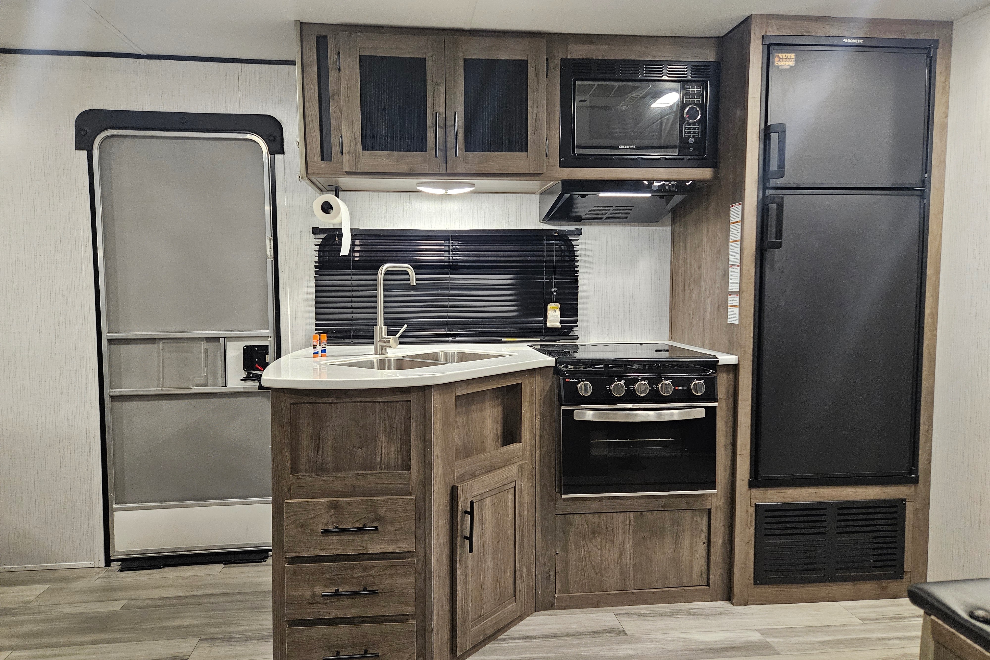 Michael's Heartland Pioneer QB 300 Travel Trailer