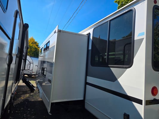CalvinAngela's Salem View Travel Trailer