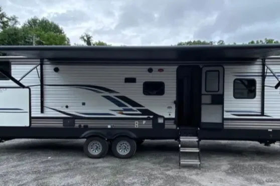 Ricky's Palomino Puma Bunkhouse