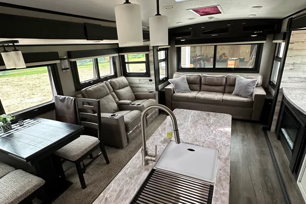Spacious Glamping_Sleeps 4_