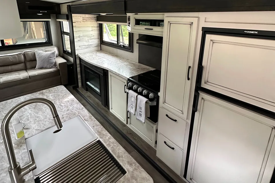Spacious Glamping_Sleeps 4_