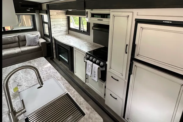 Spacious Glamping_Sleeps 4_