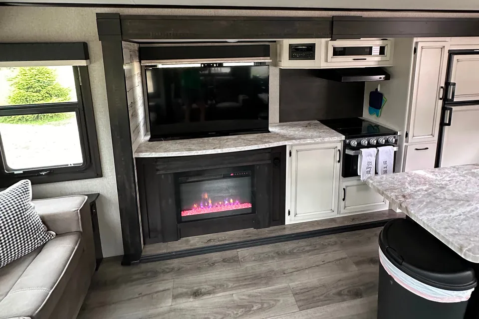 Spacious Glamping_Sleeps 4_