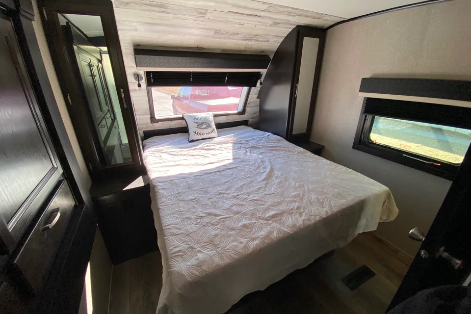 Spacious Glamping_Sleeps 4_
