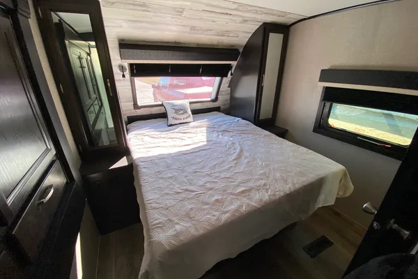 Spacious Glamping_Sleeps 4_