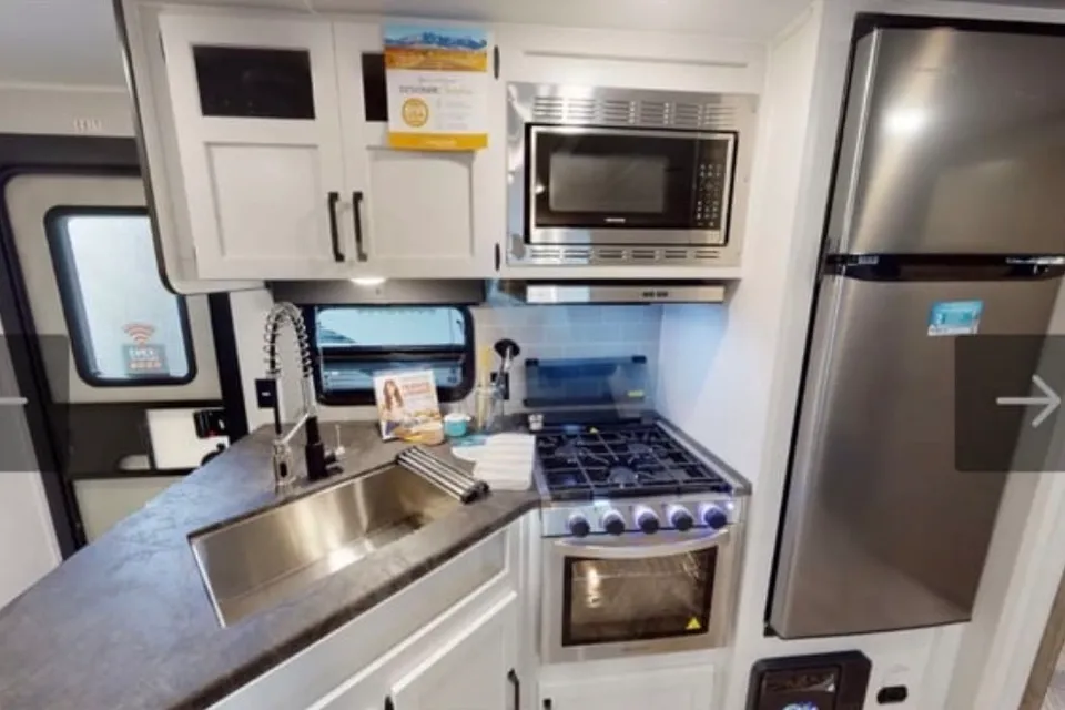 2022 Palomino Puma 32BHQS Travel Trailer