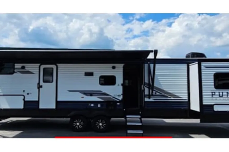 2022 Palomino Puma 32BHQS Travel Trailer