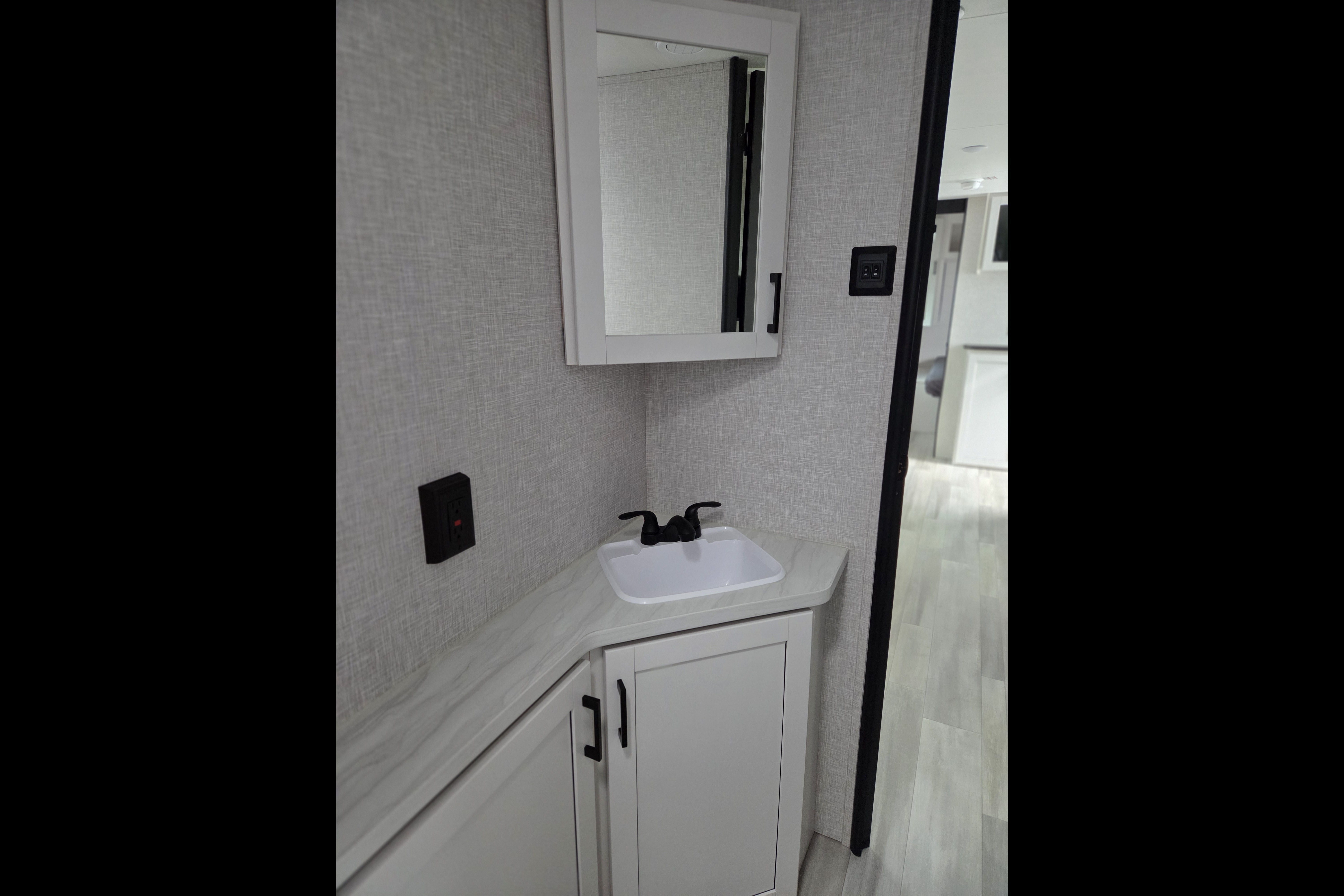 *BRAND NEW**Open Range Conventional 26BHS Travel Trailer*bunk beds*