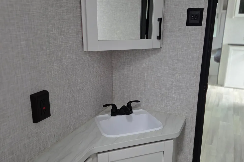 *BRAND NEW**Open Range Conventional 26BHS Travel Trailer*bunk beds*