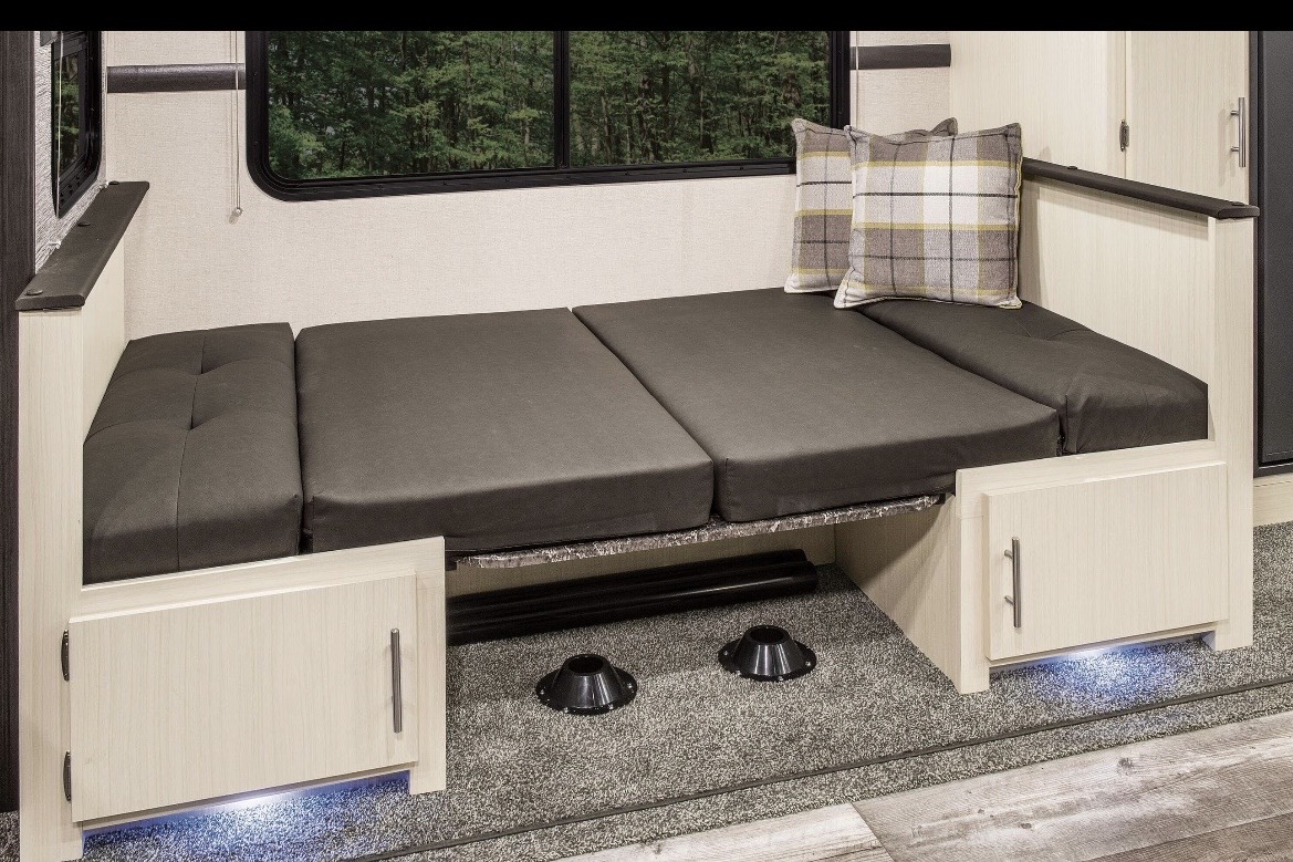 Maude's Venture RV Stratus Travel Trailer