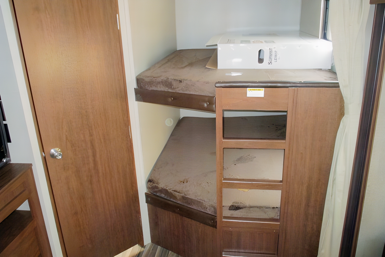 Keystone Hideout 26BHWE Travel Trailer