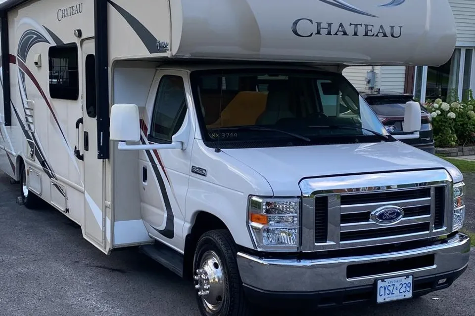 Didi's Thor motor coach Chateau 31L Class C