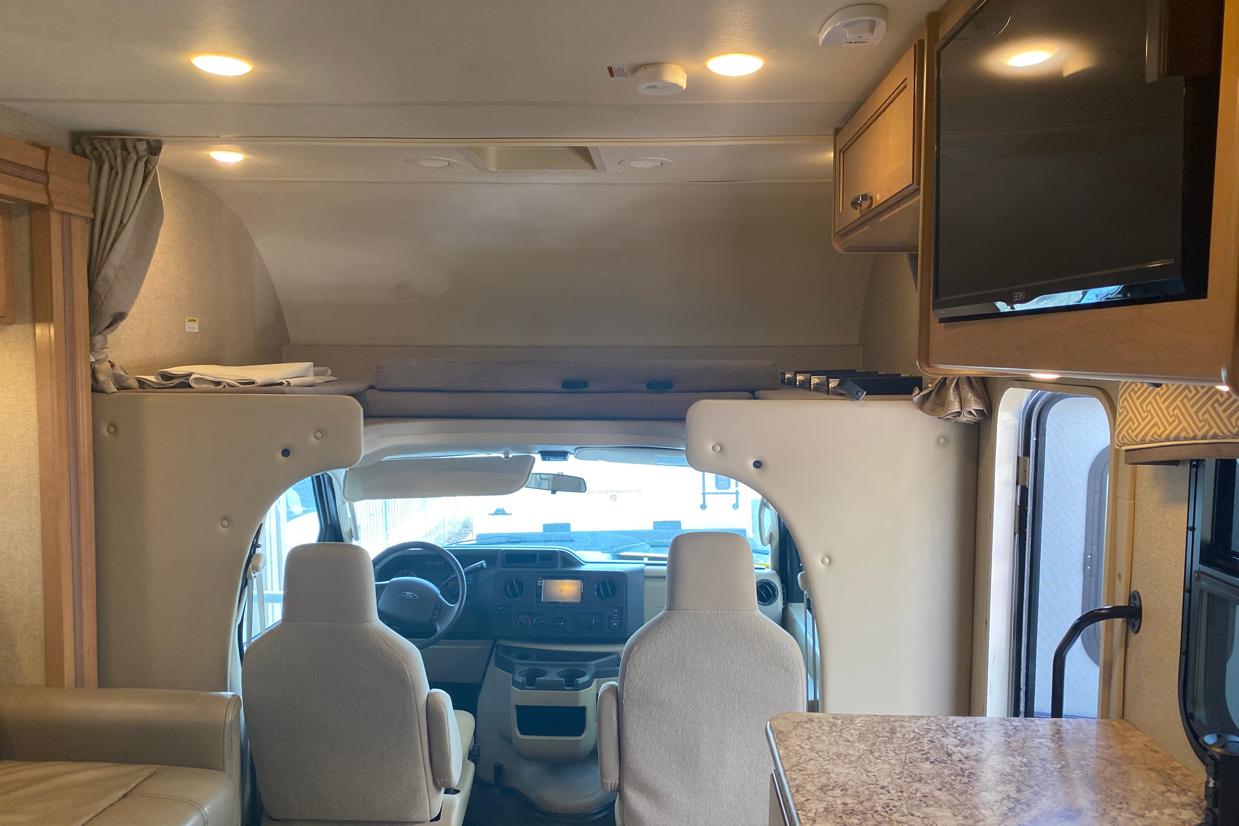 Didi's Thor motor coach Chateau 31L Class C