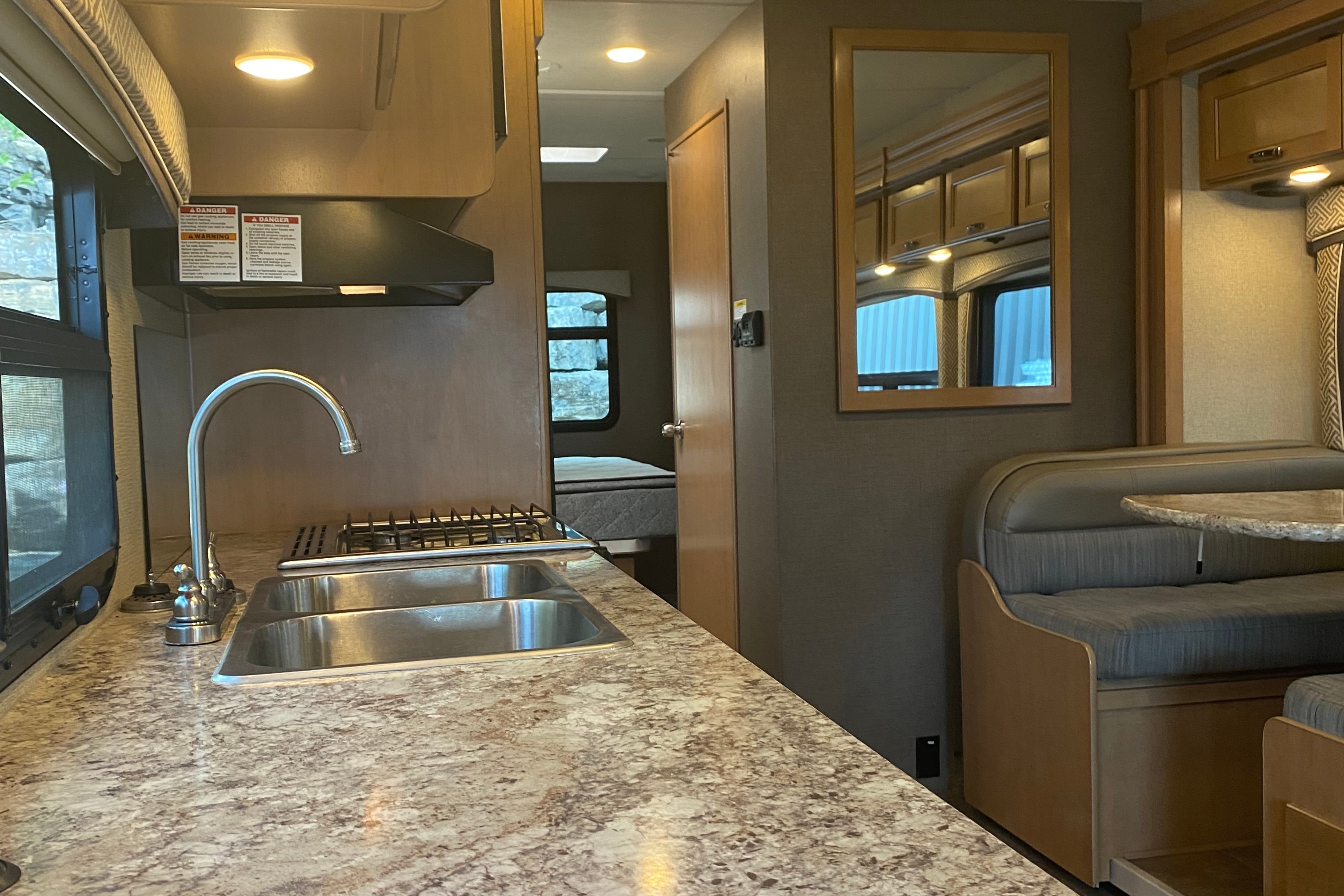 Didi's Thor motor coach Chateau 31L Class C
