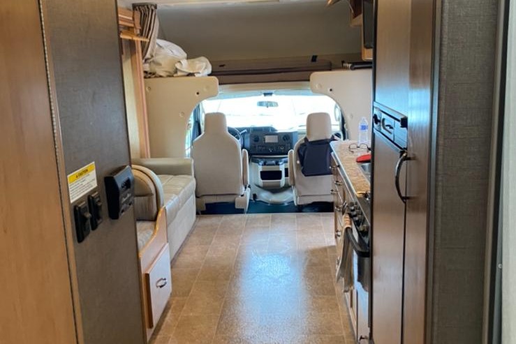 Didi's Thor motor coach Chateau 31L Class C